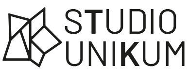 Svart logotyp för Studio Unikum.